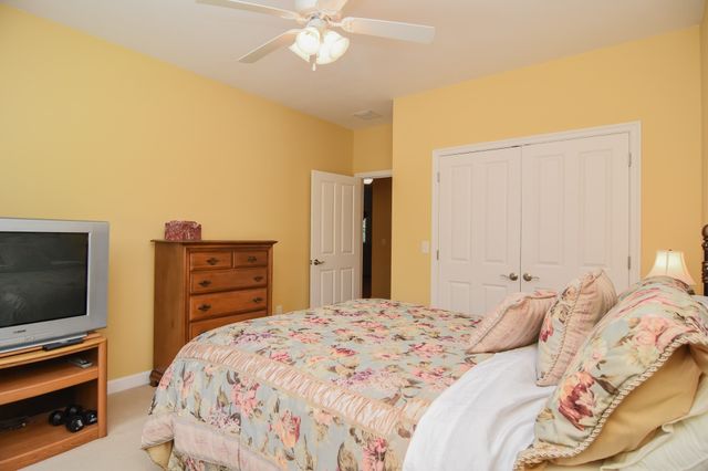 5 Village Ln 5, Methuen, MA 01844