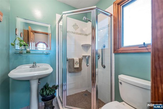 10 Woodmere Road, Caldwell, NJ 07006