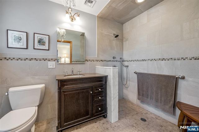 10 Woodmere Road, Caldwell, NJ 07006