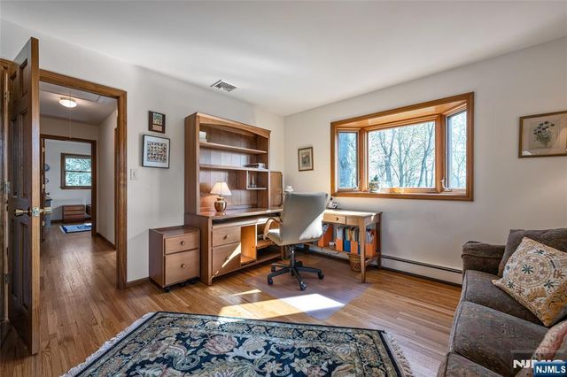 10 Woodmere Road, Caldwell, NJ 07006