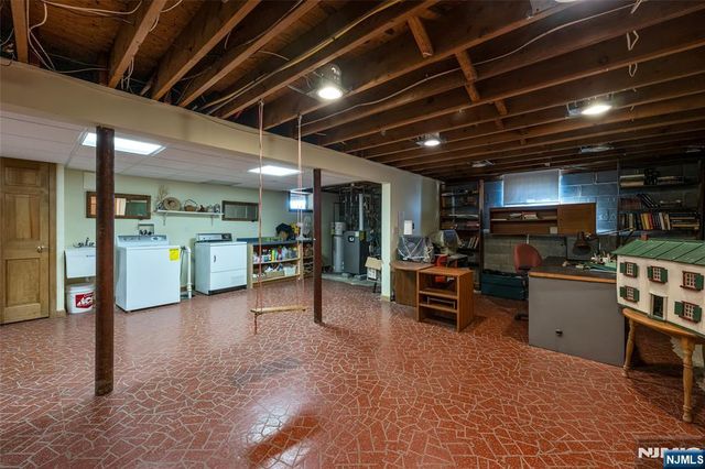 10 Woodmere Road, Caldwell, NJ 07006