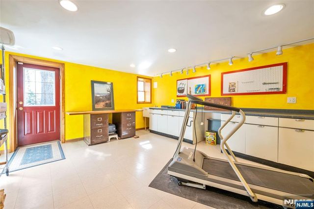 10 Woodmere Road, Caldwell, NJ 07006