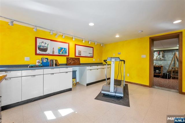 10 Woodmere Road, Caldwell, NJ 07006