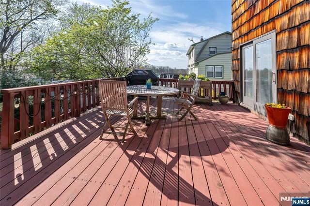 10 Woodmere Road, Caldwell, NJ 07006