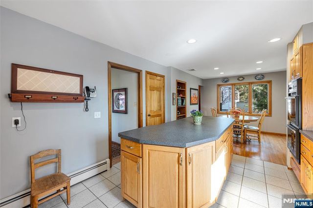 10 Woodmere Road, Caldwell, NJ 07006