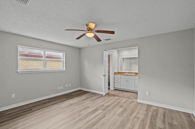 310 Windward Drive, League City, TX 77573