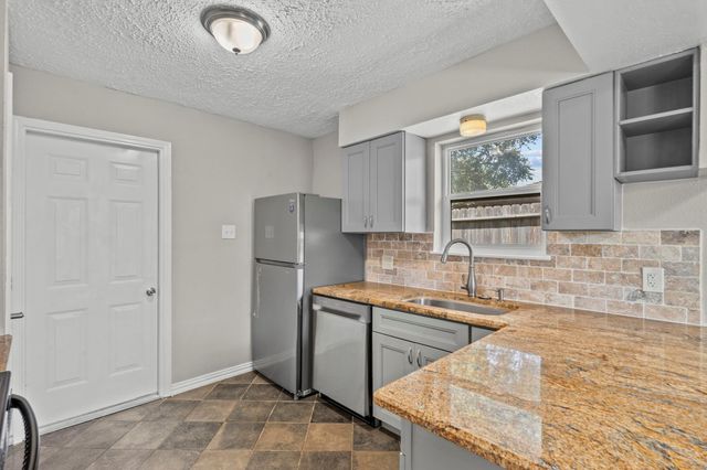 310 Windward Drive, League City, TX 77573