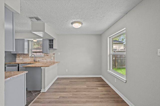 310 Windward Drive, League City, TX 77573