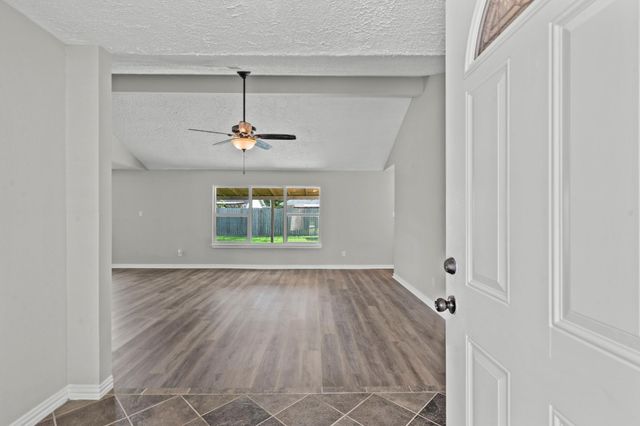 310 Windward Drive, League City, TX 77573
