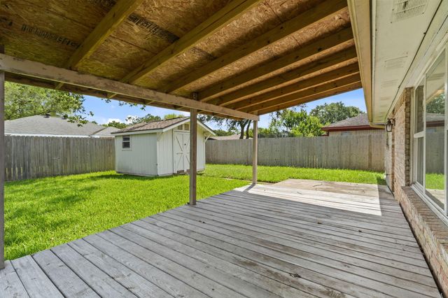 310 Windward Drive, League City, TX 77573