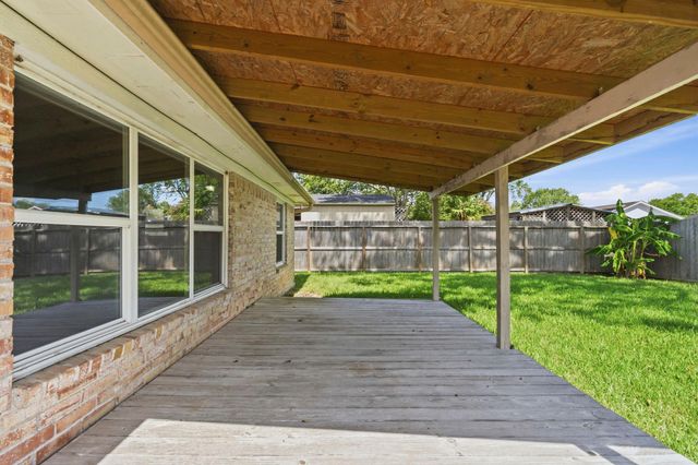 310 Windward Drive, League City, TX 77573