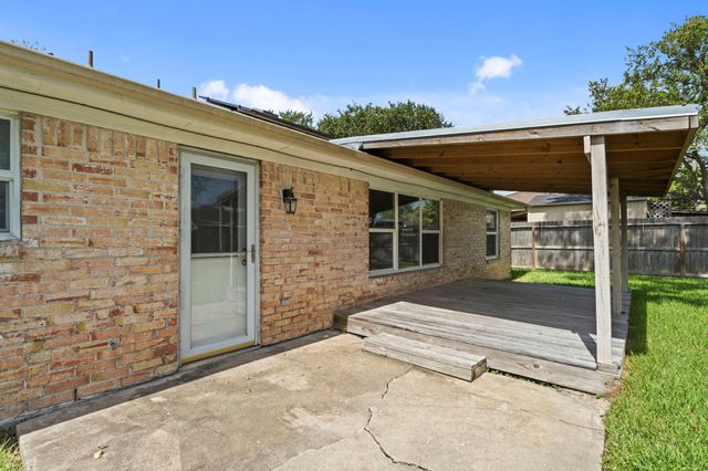 310 Windward Drive, League City, TX 77573