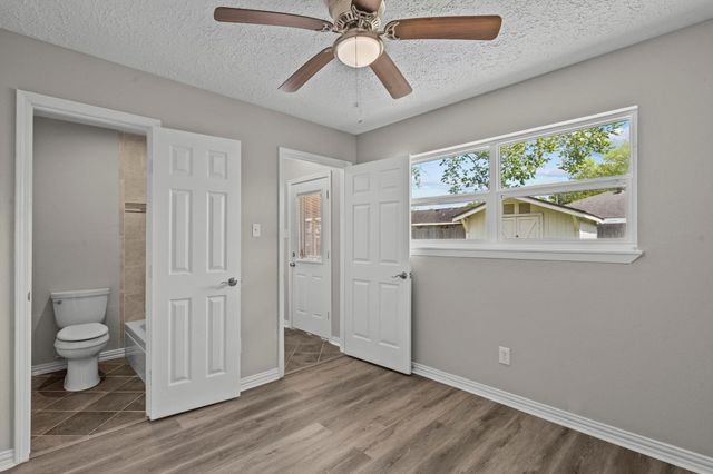 310 Windward Drive, League City, TX 77573