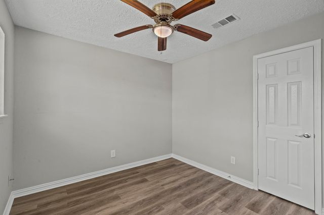 310 Windward Drive, League City, TX 77573