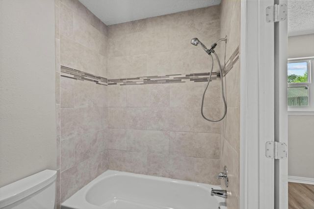 310 Windward Drive, League City, TX 77573