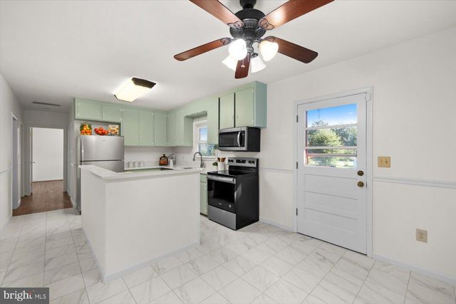 8251 HICKORY DR, King George, VA 22485