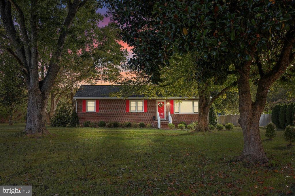 8251 HICKORY DR, King George, VA 22485