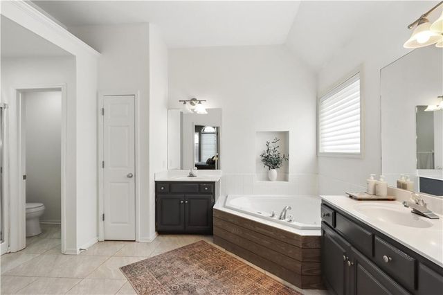 101 NE Misty Meadow Lane, Lee's Summit, MO 64064