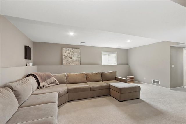 101 NE Misty Meadow Lane, Lee's Summit, MO 64064