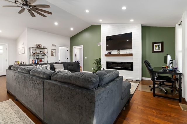 179 Clear Lake Drive, Somerset, KY 42503