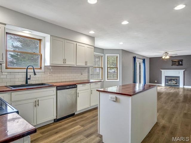 607 Buckingham Drive, Troy, IL 62294