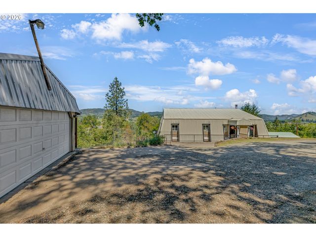 331 HEMLOCK Ln, Roseburg, OR 97471