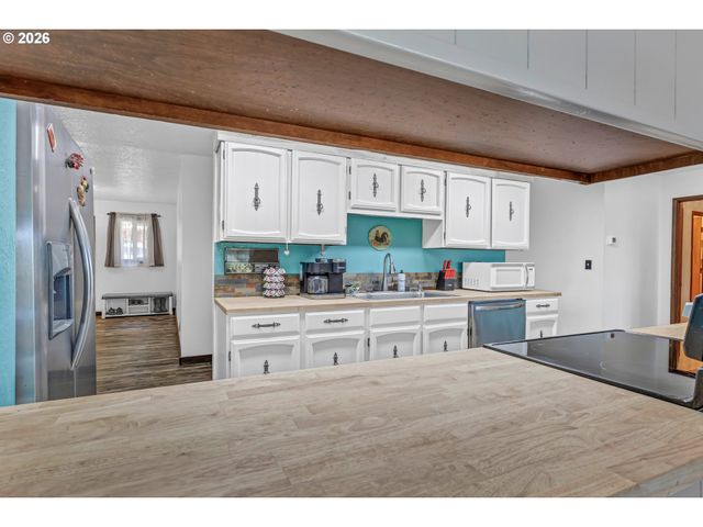 331 HEMLOCK Ln, Roseburg, OR 97471