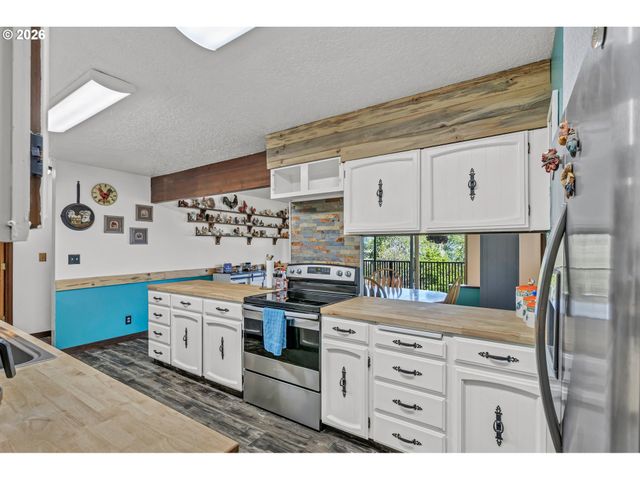 331 HEMLOCK Ln, Roseburg, OR 97471