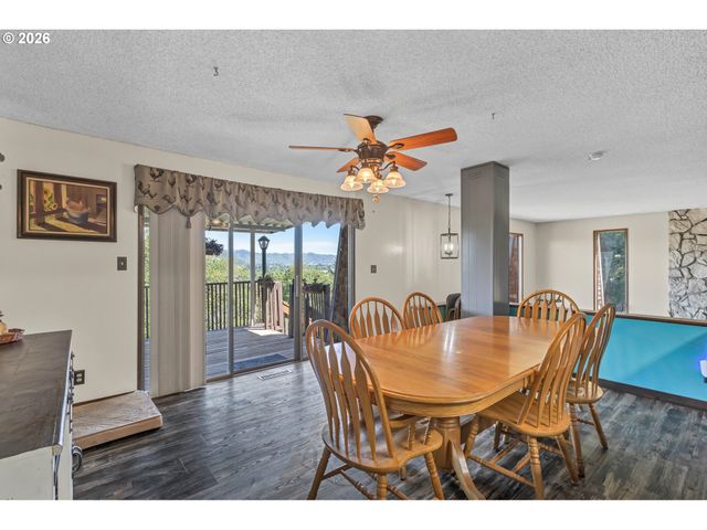 331 HEMLOCK Ln, Roseburg, OR 97471