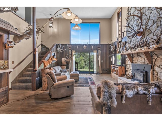 331 HEMLOCK Ln, Roseburg, OR 97471