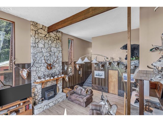 331 HEMLOCK Ln, Roseburg, OR 97471