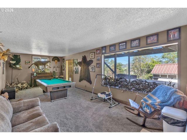 331 HEMLOCK Ln, Roseburg, OR 97471