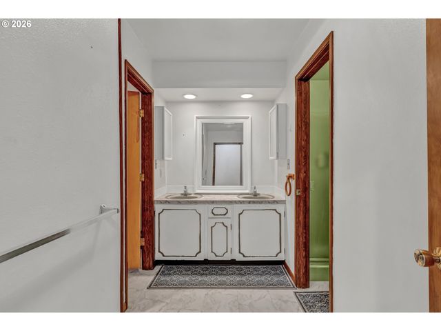 331 HEMLOCK Ln, Roseburg, OR 97471