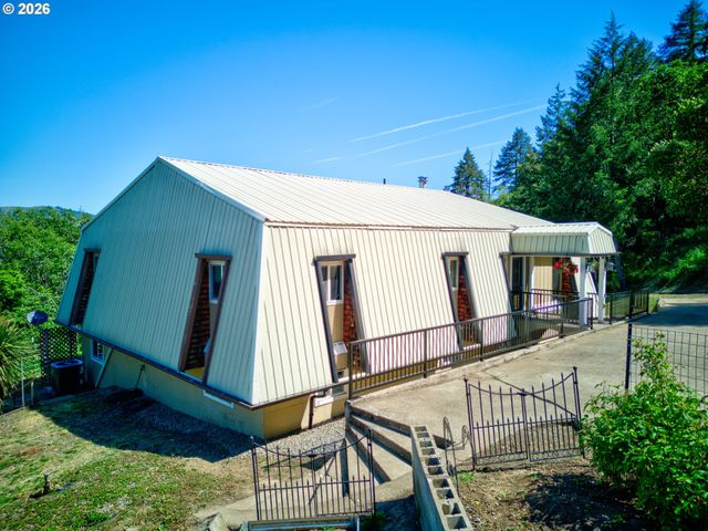 331 HEMLOCK Ln, Roseburg, OR 97471