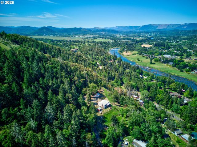 331 HEMLOCK Ln, Roseburg, OR 97471