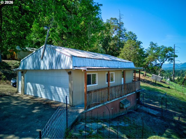 331 HEMLOCK Ln, Roseburg, OR 97471
