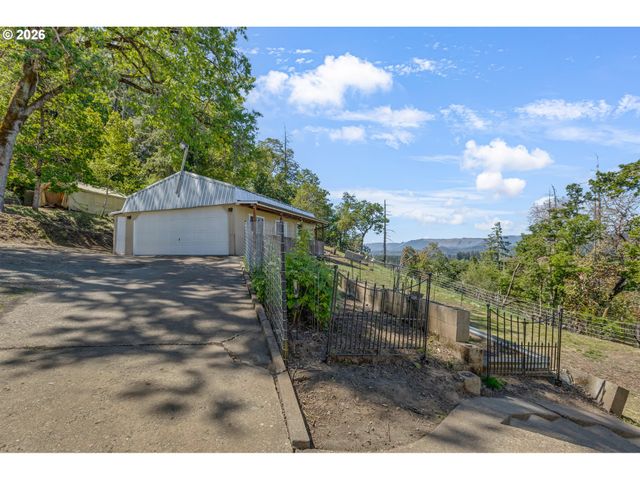 331 HEMLOCK Ln, Roseburg, OR 97471