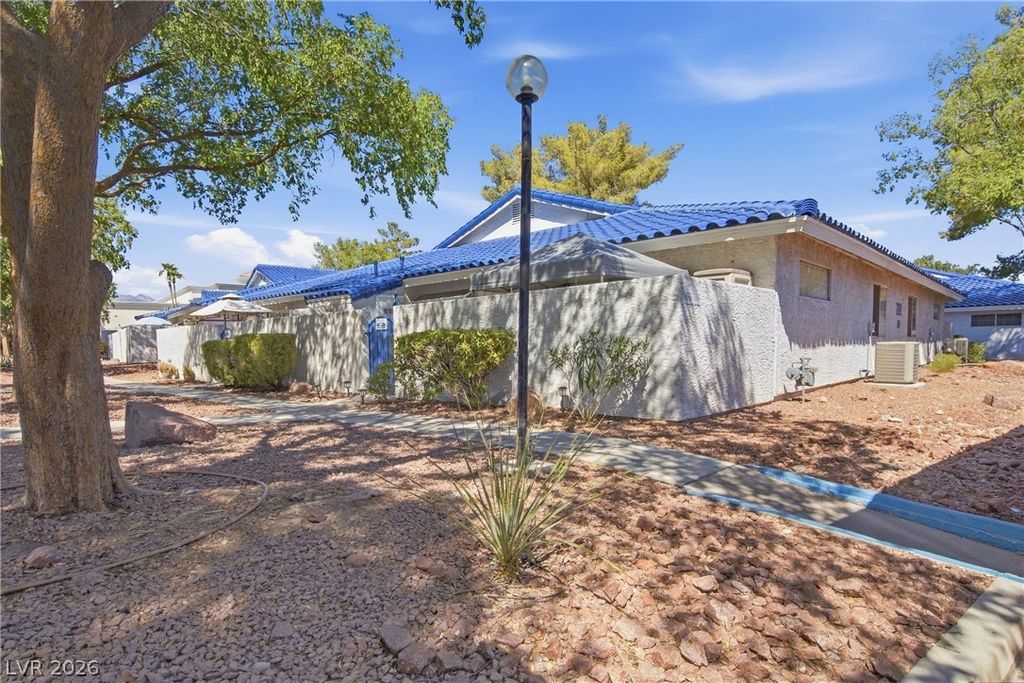 2121 Willowbury Drive C, Las Vegas, NV 89108 — photo 2