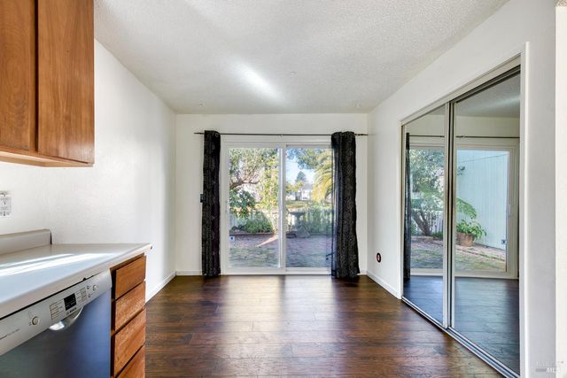 8356 Windmill Farms Dr, Cotati, CA 94931