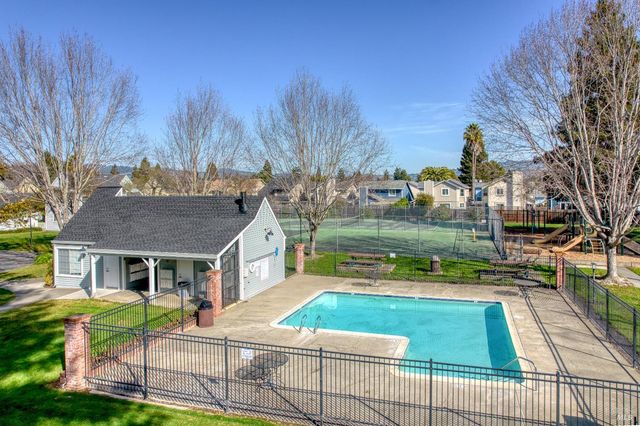 8356 Windmill Farms Dr, Cotati, CA 94931