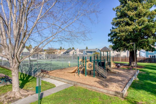 8356 Windmill Farms Dr, Cotati, CA 94931