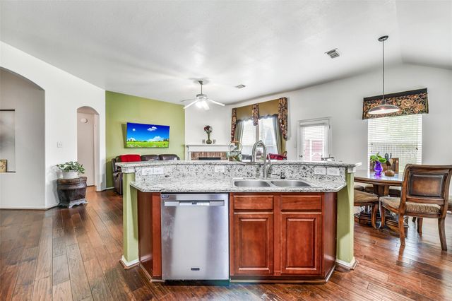 8002 Leaning Oak Drive, Texas City, TX 77591