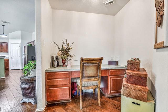 8002 Leaning Oak Drive, Texas City, TX 77591