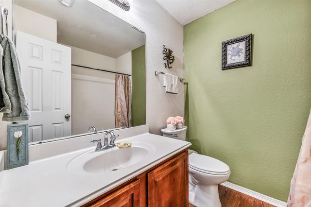 8002 Leaning Oak Drive, Texas City, TX 77591