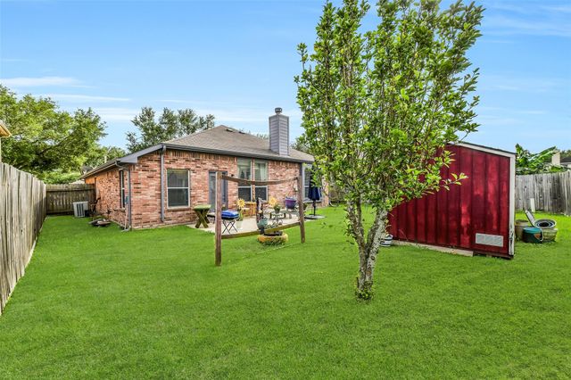 8002 Leaning Oak Drive, Texas City, TX 77591
