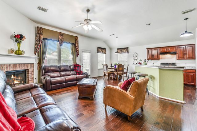 8002 Leaning Oak Drive, Texas City, TX 77591