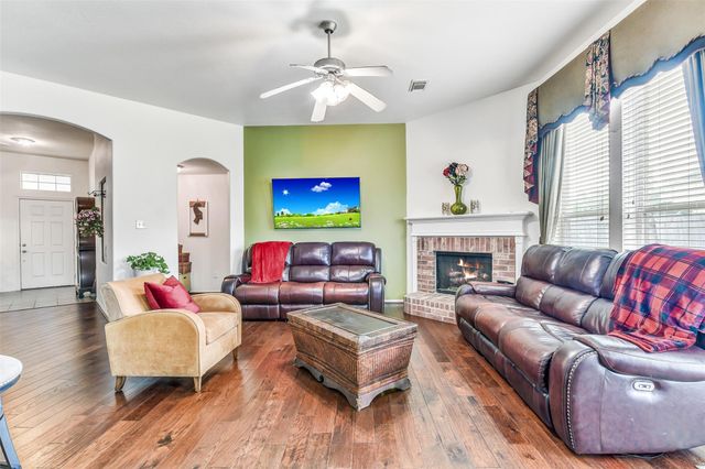 8002 Leaning Oak Drive, Texas City, TX 77591