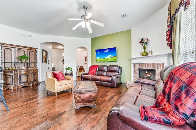 8002 Leaning Oak Drive, Texas City, TX 77591