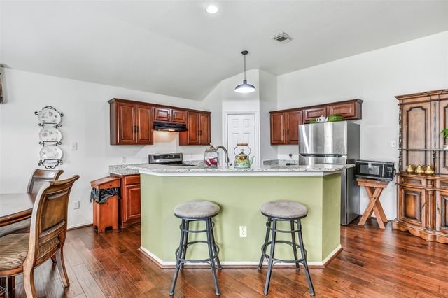 8002 Leaning Oak Drive, Texas City, TX 77591