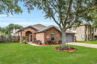 8002 Leaning Oak Drive, Texas City, TX 77591